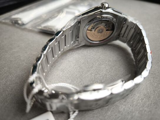 Ur FREDERIQUE CONSTANT Highlife - 34 mm