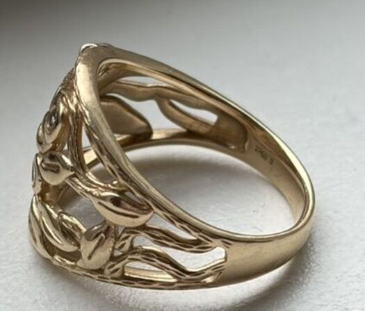 Guld ring i 14 kt med