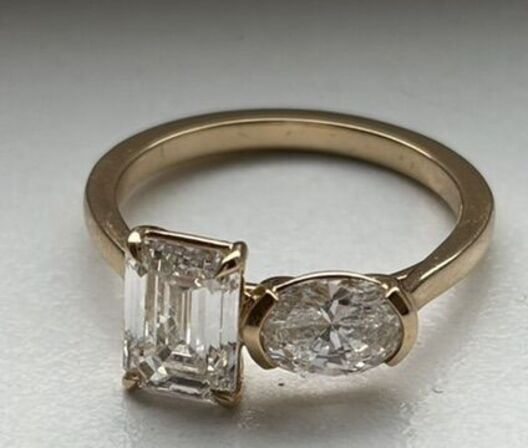 Ring af 14 kt. guld med smaragdslebet laboratoriskabt diamant