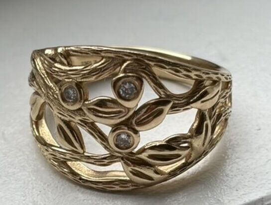 Guld ring i 14 kt med