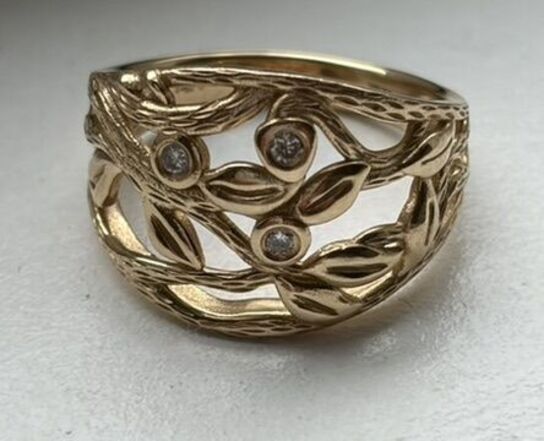 Guld ring i 14 kt med