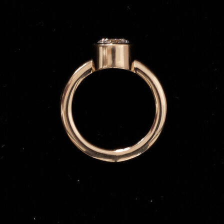 Solitairering af 14 kt. guld med laboratorieskabt brillantslebet diamant på 1.07 ct