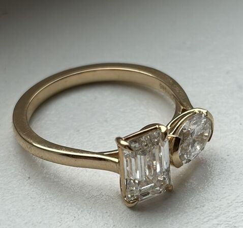Ring af 14 kt. guld med smaragdslebet laboratoriskabt diamant