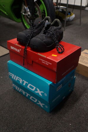 4 par. Sikkerhedssko  alle er str 40    ubrugt