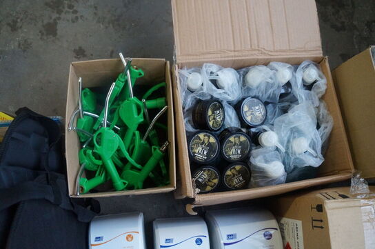 Diverse arbejdslamper, håndsprit, m.v.