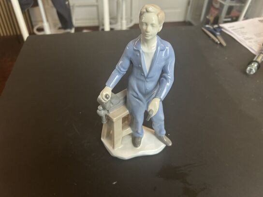 Dreng med skruestik GDR