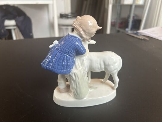 Barn med får Under Glaze 1859