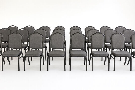 Banquet stole - betrukket med gråt stof