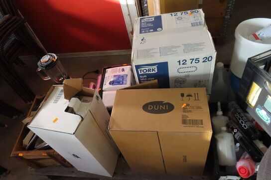 Diverse servietter samt toiletpapir