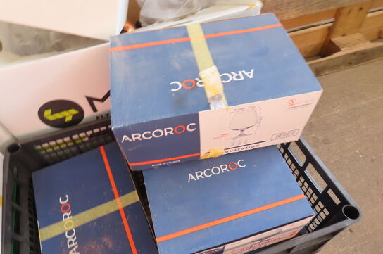 Palle med diver glas, kopper og stempelkander