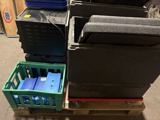 4 kanga thermokasser. 2 vogne til thermokasser. 2 små ovne. (MOMSFRI)