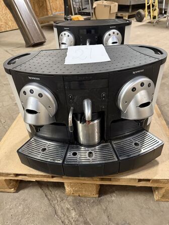 2 stk. Prof. Kaffemaskine Nespresso  (MOMSFRI)