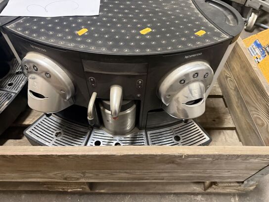 Nespresso prof. 2 komplette kaffemaskiner. 1 reserve.  (MOMSFRI)