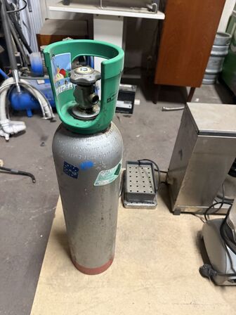 Kulsyreflaske. Fadølsskylletank. Bonomat kaffemaskine mm. (MOMSFRI)