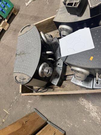 Nespresso prof. 2 komplette kaffemaskiner. 1 reserve.  (MOMSFRI)