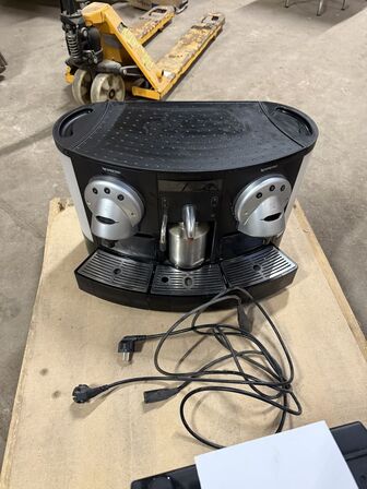 2 stk. Prof. Kaffemaskine Nespresso  (MOMSFRI)