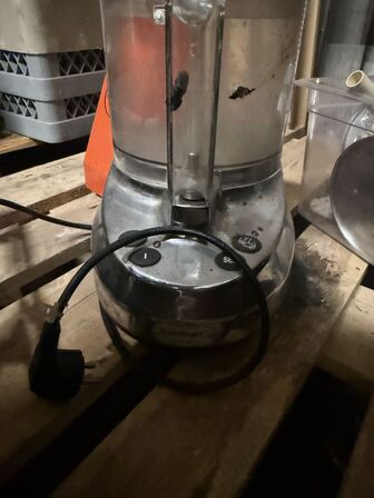 Foodprocessor. Appelsinjuicer. Rentokil insektdræber.  (MOMSFRI)