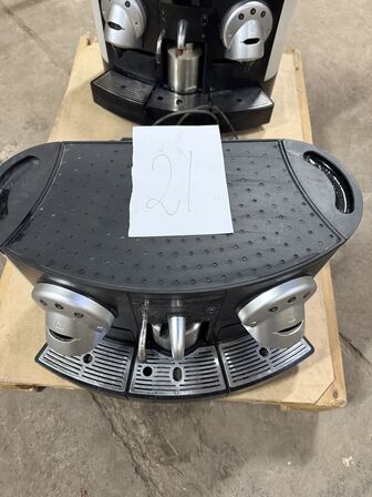 2 stk. Prof. Kaffemaskine Nespresso  (MOMSFRI)