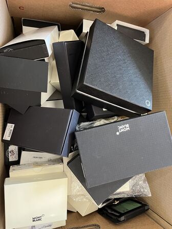 Kasser med diverse udgåede & defekte varer MONTBLANC