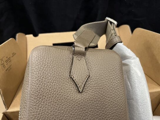 Taske MONTBLANC Grain On body bag Noisette MB220206