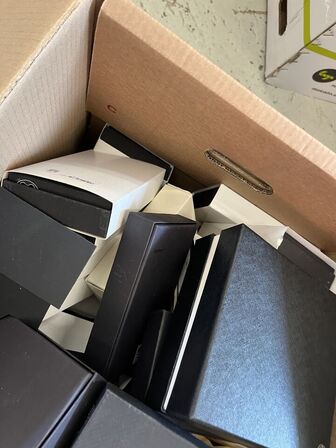 Kasser med diverse udgåede & defekte varer MONTBLANC