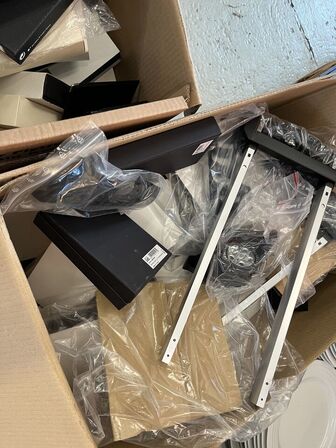 Kasser med diverse udgåede & defekte varer MONTBLANC