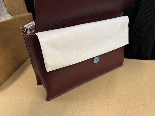 Messenger taske MONTBLANC Sartorial Tri Messenger Cassis MB199364