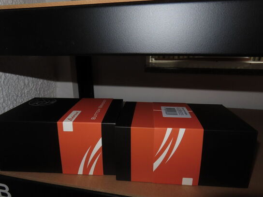 Reol med indhold af cykeldele