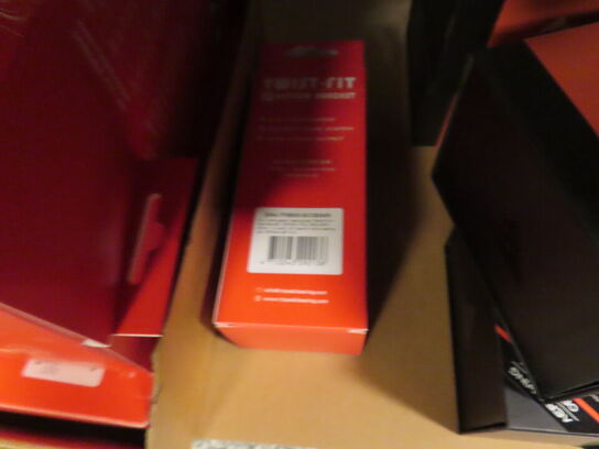 Reol med indhold af cykeldele