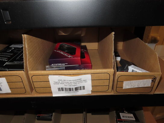 Reol med indhold af cykeldele