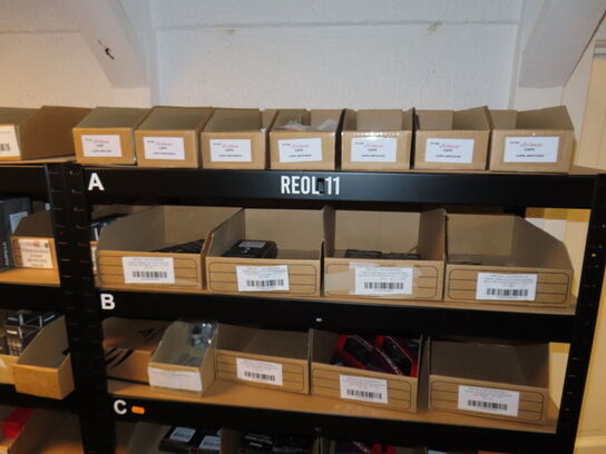 Reol med indhold af cykeldele