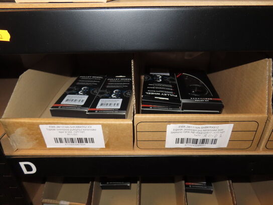 Reol med indhold af cykeldele