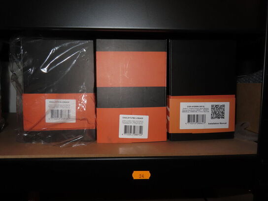 Reol med indhold af cykeldele