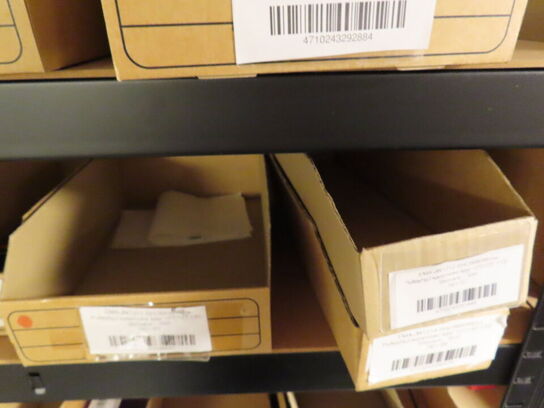 Reol med indhold af cykeldele