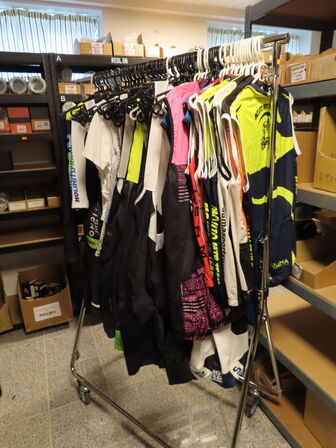 Stativ med cykeltøj