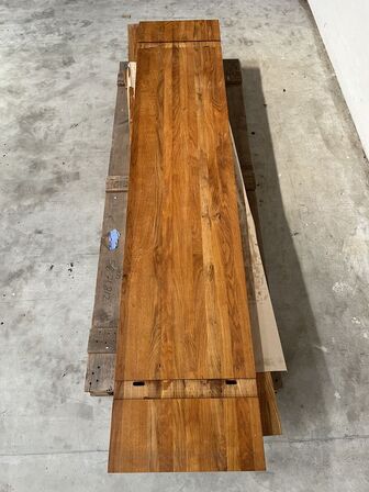 Diverse massive egetræs planker