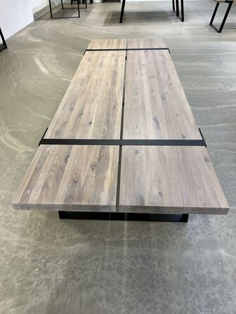Gigant spisebord. Hvidolieret massiv vildeg. 100x290 cm. Højde 74 cm.
