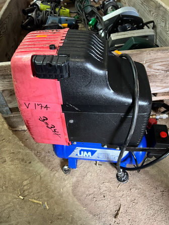 Blandet værktøj bl.a. METABO, HITACHI m.v. inkl. kompressor