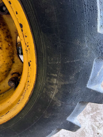 FERGUSON traktor ombygget til løfter