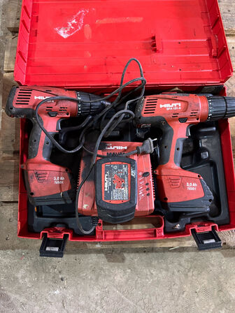 2 stk. HILTI SFH 151-A skruemaskiner inkl. batterier og lader