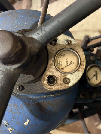 Traktor FORDSON DEXTA m. skovl