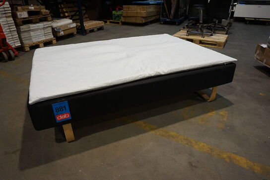 Huma Premium Boxseng med meder og topmadras 140x200 cm