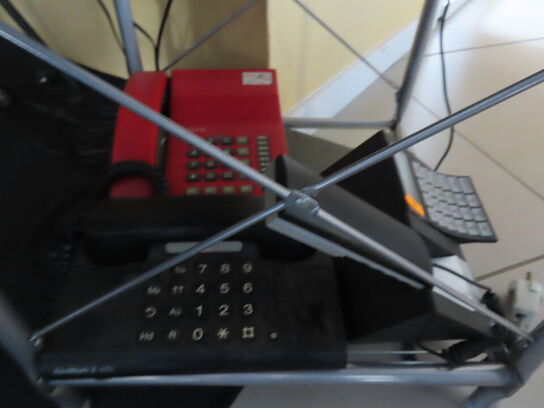 Reol med fastnettelefoner