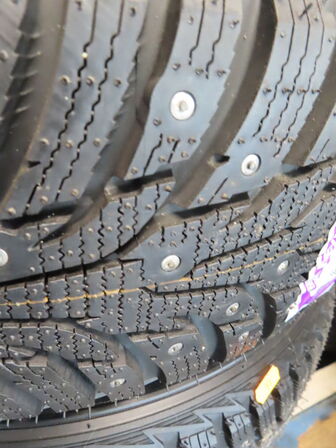 4 stk. Alufælge med pigdæk 205/60R16