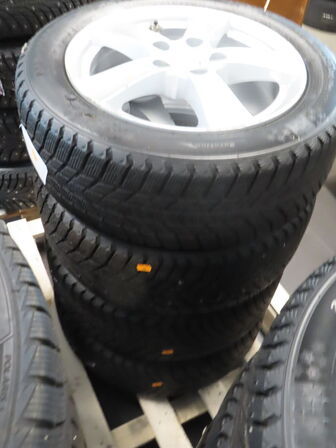 4 stk. Alufælge 205/55R16 (skade på det ene dæk)