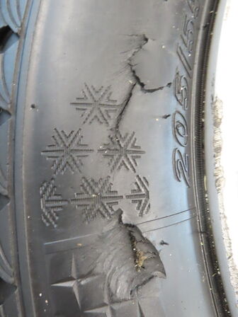 4 stk. Alufælge 205/55R16 (skade på det ene dæk)