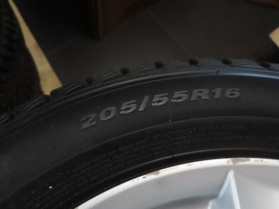 4 stk. Alufælge 205/55R16 (skade på det ene dæk)