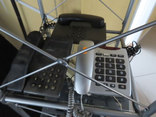 Reol med fastnettelefoner