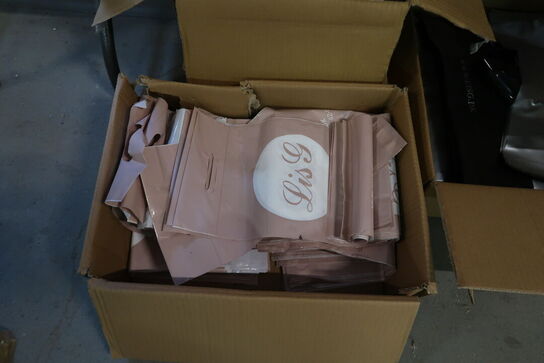 Stort parti plastikposer med logo 