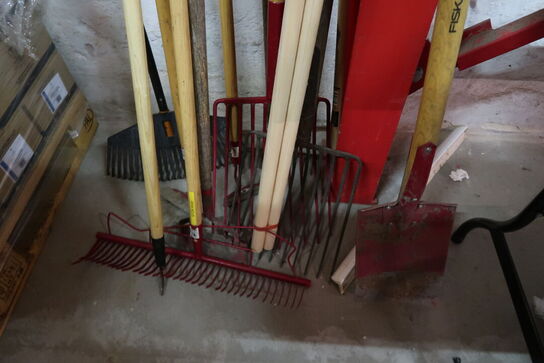 Diverse haveredskaber 